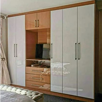 placeholderthreeLeft